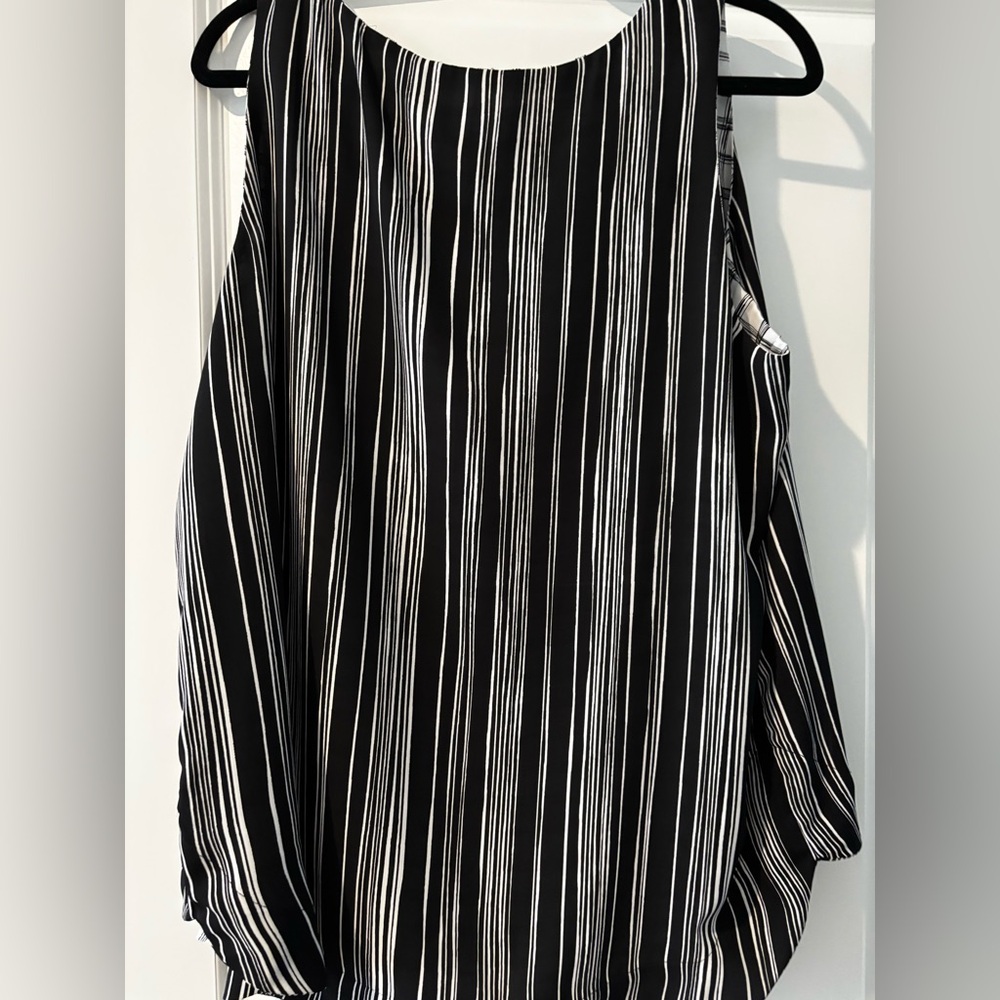 Chicos size 3 re reversible tanks top